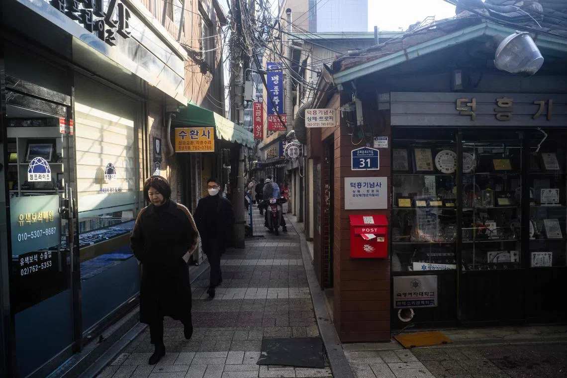 The South Korean and local governments are trying to convince the Philippine government to resume sending workers. 