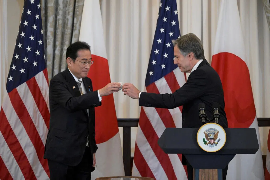 U.S. Secretary of State Antony Blinken (right) toasts Japanese Prime Minister Fumio Kishida at a State Department luncheon.
