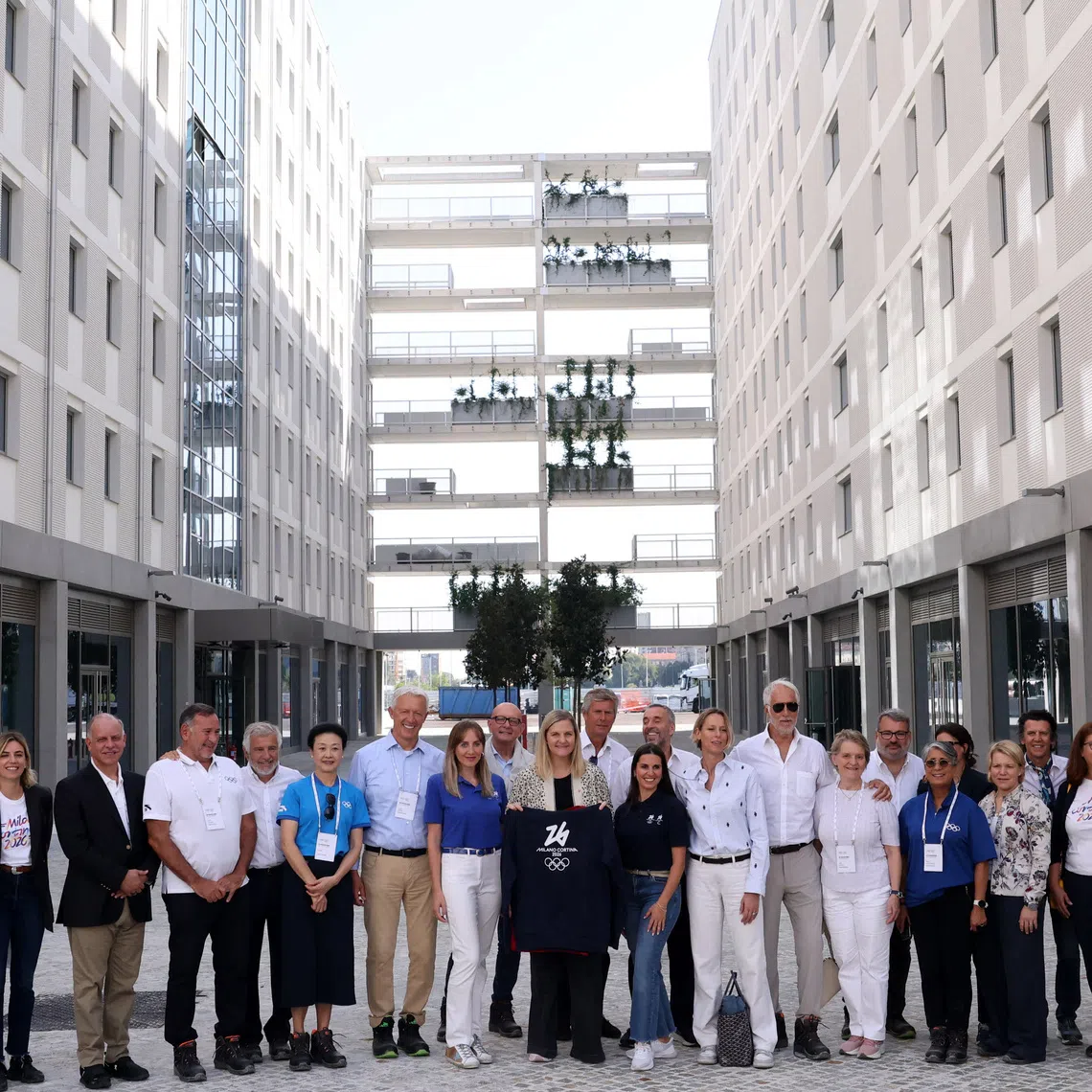 Olympics - 2026 Milano Cortina Winter Olympics - 2026 Milano Cortina Winter Olympics - Press tour of Milano-Cortina 2026 Olympic Village construction site - Former Scalo di Porta Romana, Milan, Italy - September 18, 2025 IOC president Kirsty Coventry is presented a Milano Cortina branded jumper alongside former Italy swimmer Federica Pellegrini, IOC Executive Board member Kristin Kloster, Milano Cortina President Giovanni Malago and Christophe Dubi, IOC Olympic Games Executive Director during the press tour REUTERS/Claudia Greco