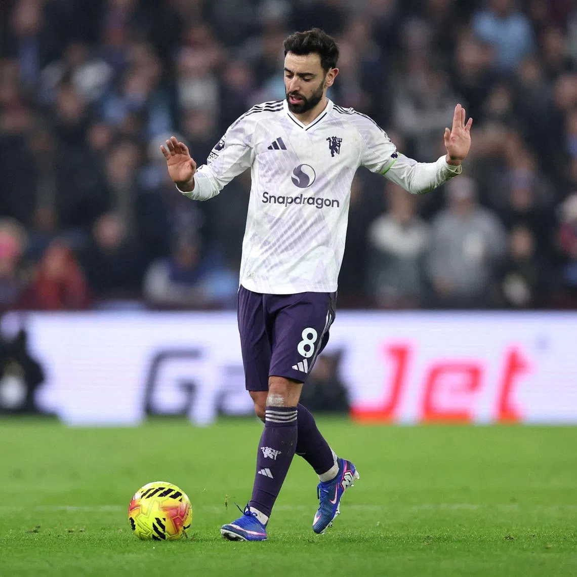 FILE PHOTO: Soccer Football - Premier League - Aston Villa v Manchester United - Villa Park, Birmingham, Britain - December 21, 2025 Manchester United's Bruno Fernandes reacts after sustaining an injury REUTERS/David Klein/File Photo