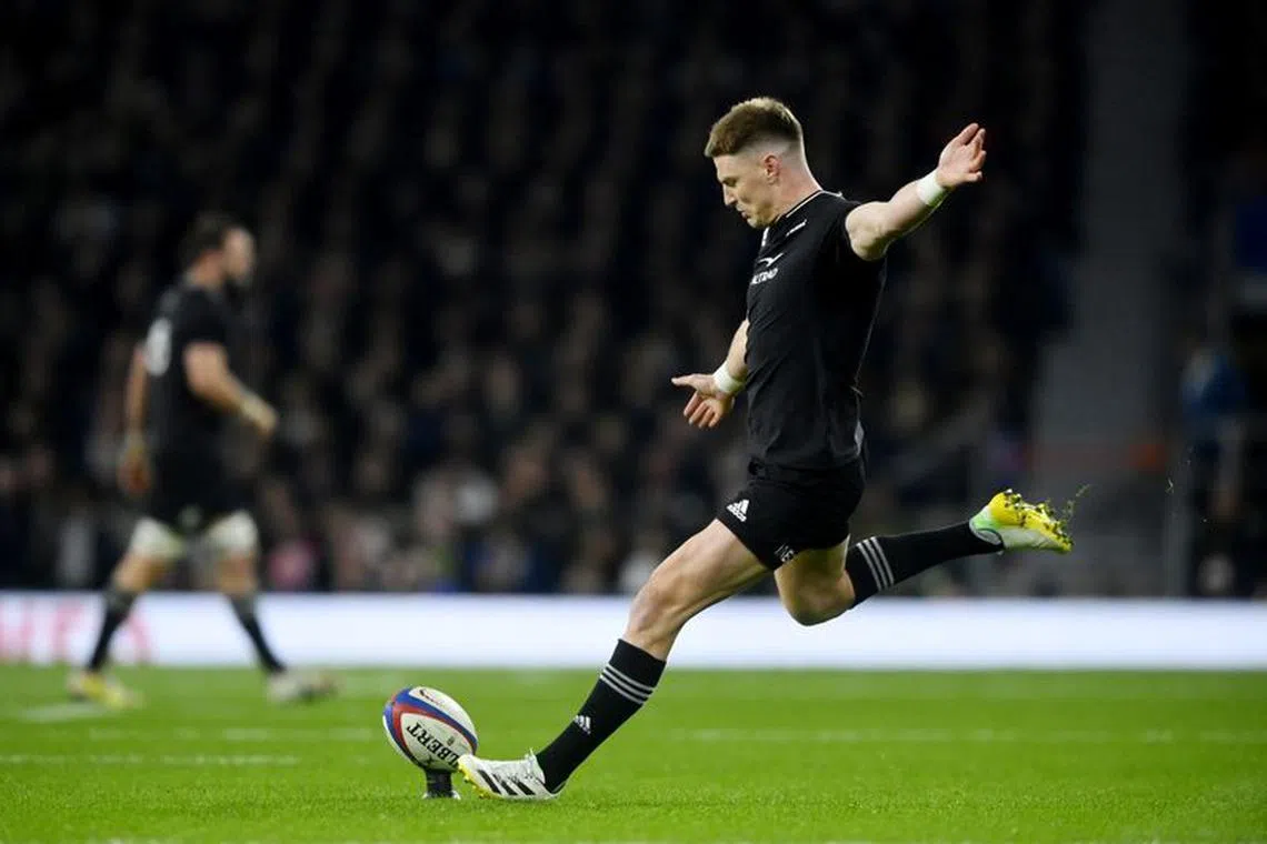 FILE PHOTO: Rugby Union - International - England v New Zealand - Twickenham Stadium, London, Britain - November 19, 2022 New Zealand's Jordie Barrett converts their second try REUTERS/Toby Melville/File Photo