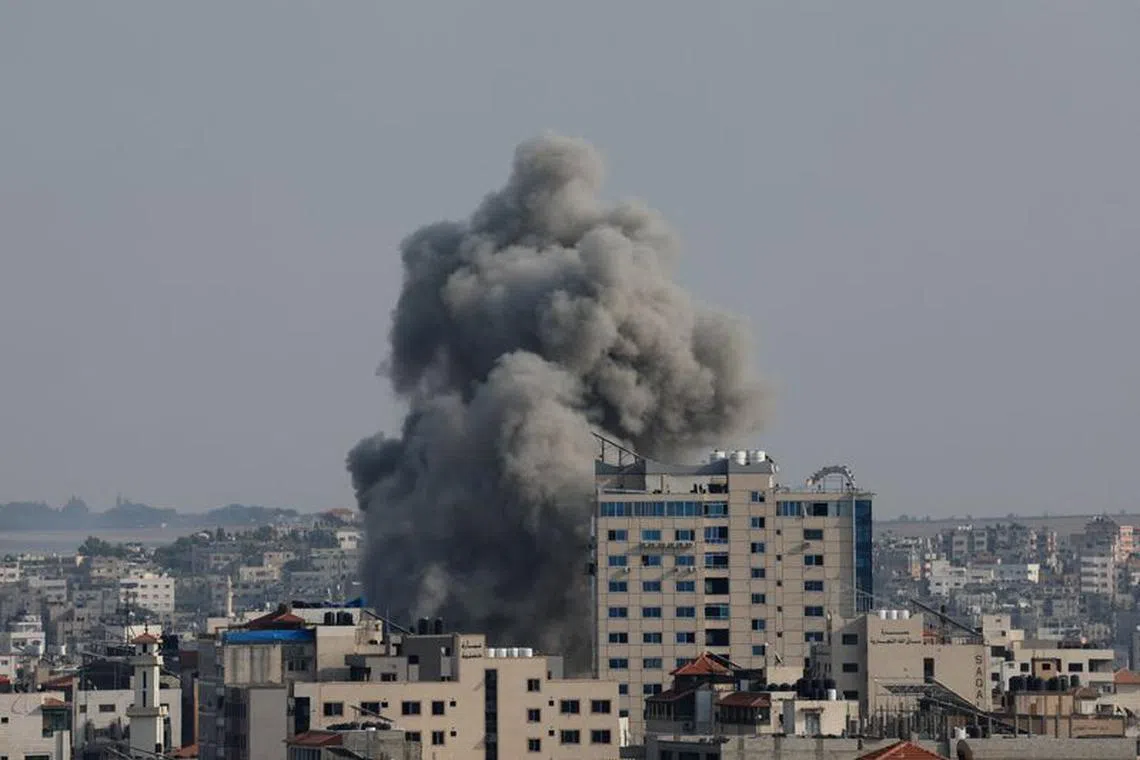 Smoke rises following Israeli strikes in Gaza, October 8, 2023. REUTERS/Mohammed Salem