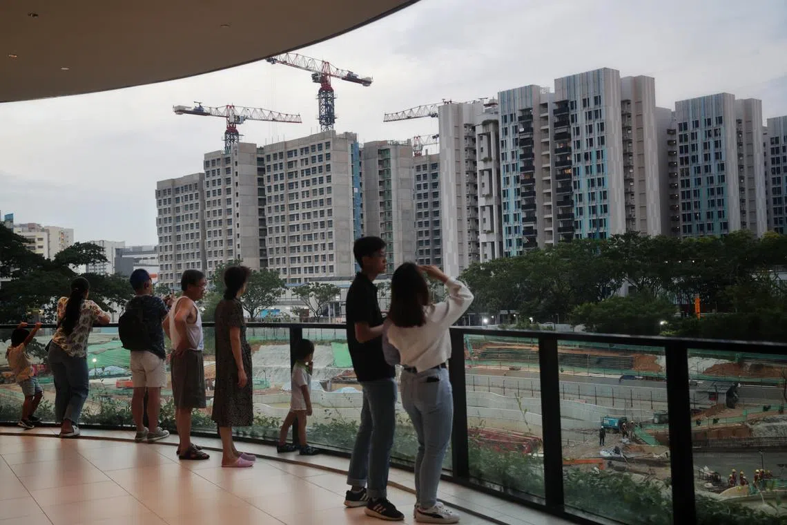 ST20230526_202347151234: Gin Tay/ pixgeneric/

Generic photo of construction site and BTO flats at Bidadari on May 27, 2023. 

Can use for stories on BTO, subsidies flat, grant, family, young couple, HDB, SLA, LTA, migrant workers, noise pollution, economic growth, economy,
