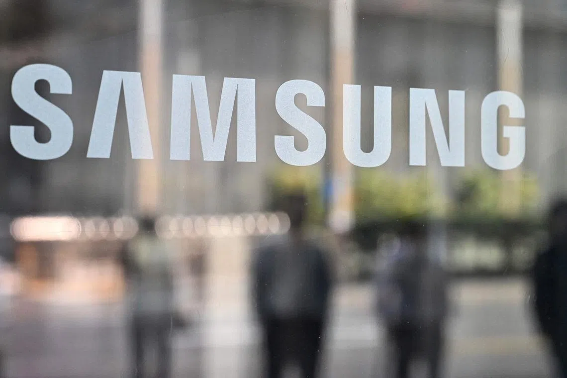 Samsung is slated to provide a full financial statement with net income and information on divisional performance on Jan 31. 