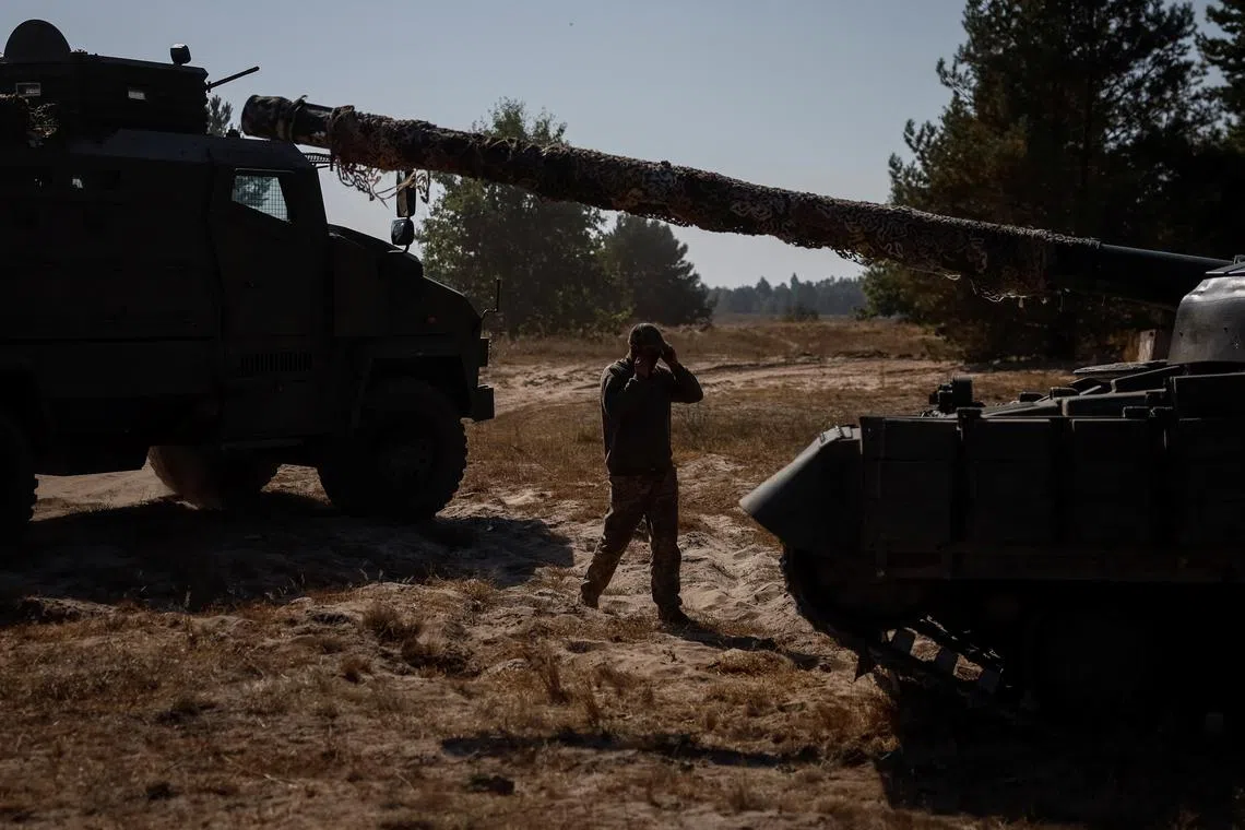 FILE PHOTO: A Ukrainian serviceman attends a military exercise, amid Russia's attack on Ukraine, in Kyiv region, Ukraine September 27, 2023. REUTERS/Gleb Garanich/File Photo