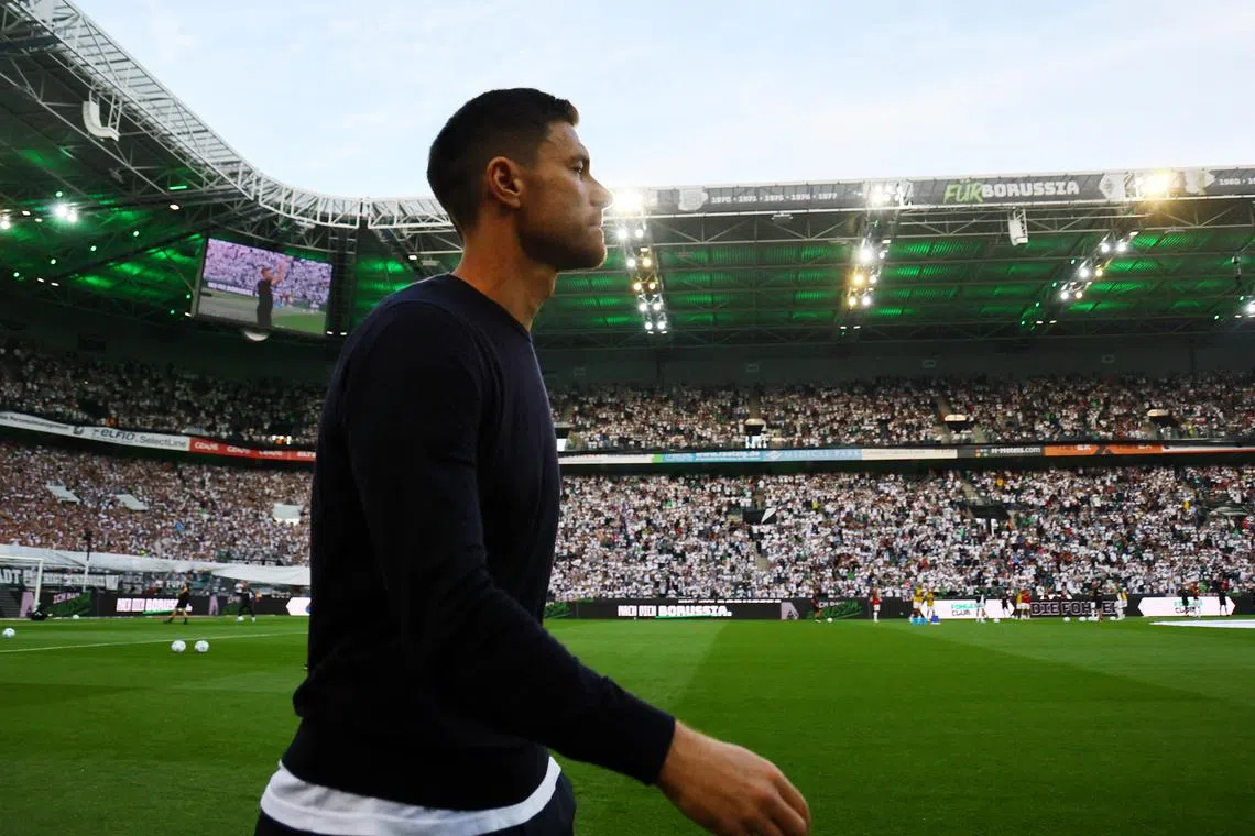FILE PHOTO: Soccer Football - Bundesliga - Borussia Moenchengladbach v Bayer Leverkusen - Borussia-Park, Moenchengladbach, Germany - August 23, 2024 Bayer Leverkusen coach Xabi Alonso before the match REUTERS/Wolfgang Rattay/File Photo