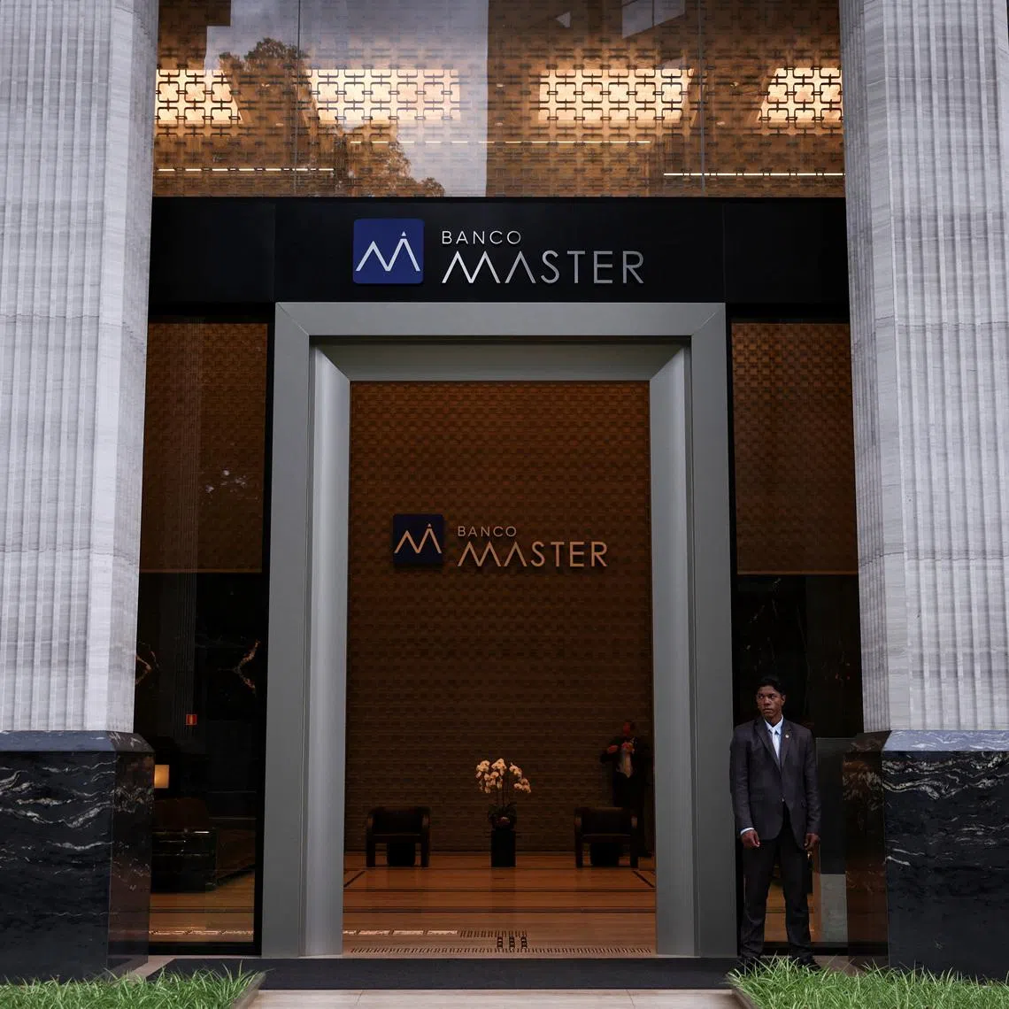 FILE PHOTO: A security guard stands outside Bank Master (Banco Master), following the arrest of the controlling shareholder of lender Banco Master, businessman Daniel Vorcaro, in Sao Paulo, Brazil, November 18, 2025. REUTERS/ Amanda Perobelli/ File Photo