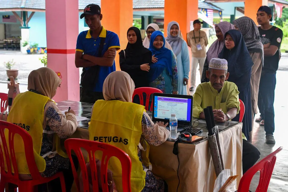 Barisan Nasional candidate Mohd Azmawi Fikri Abdul Ghani has managed to garner a simple majority in the Nenggiri by-election.