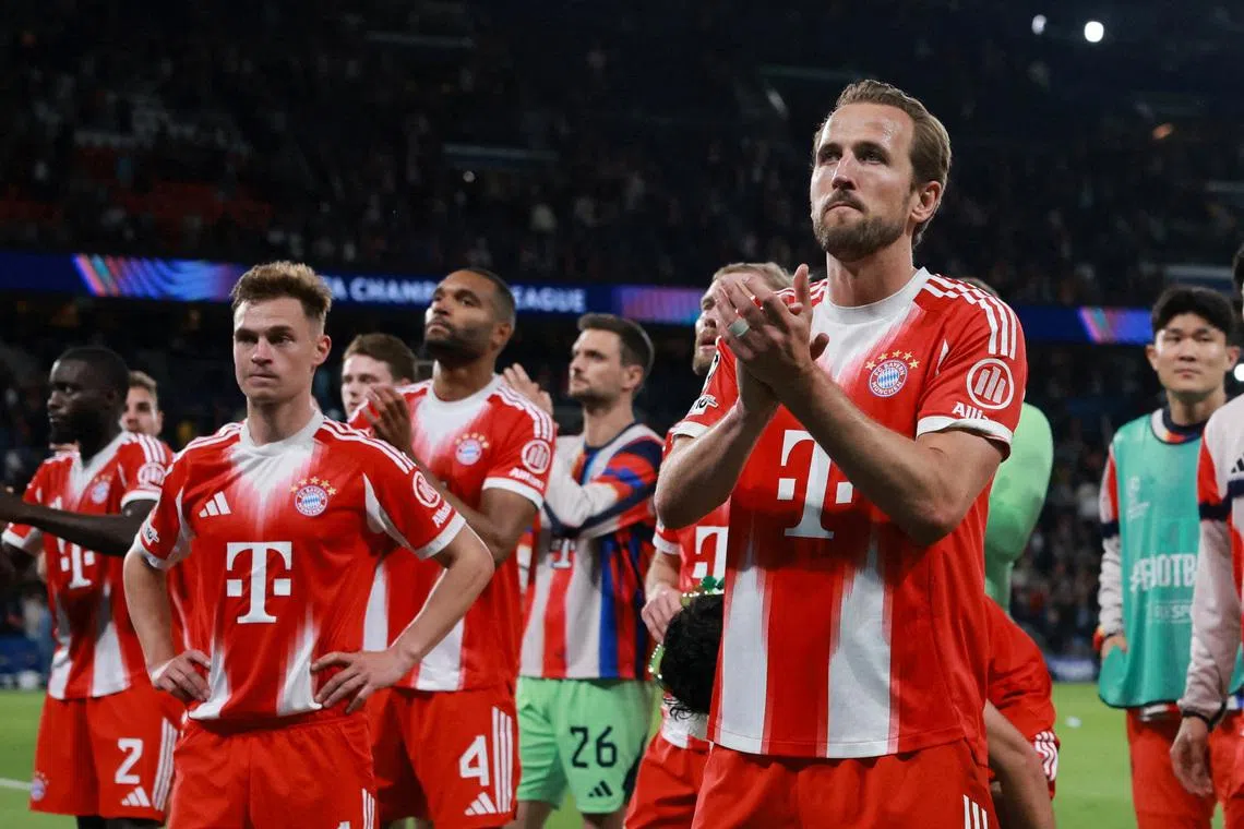 Soccer Football - UEFA Champions League - Semi Final - First Leg - Paris St Germain v Bayern Munich - Parc des Princes, Paris, France - April 28, 2026 Bayern Munich's Harry Kane applauds fans after the match REUTERS/Stephanie Lecocq