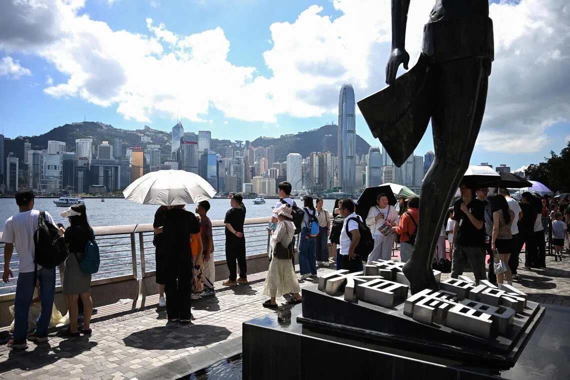The Hong Kong Observatory said that the exceptional warmth was due to "a stronger than normal upper-air anticyclone covering southern China".