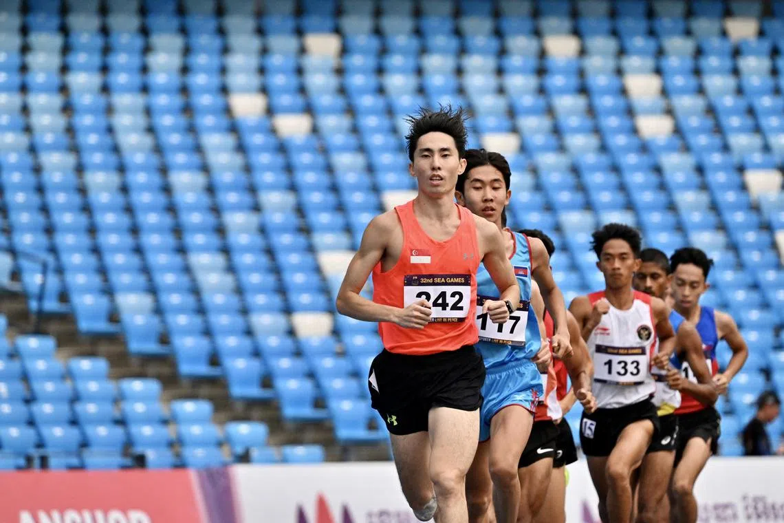 Soh Rui Yong ( orange red top) competing in the 5,000m at the Cambodia SEA Games. He has not been selected for the Asian Games in Hangzhou, China.