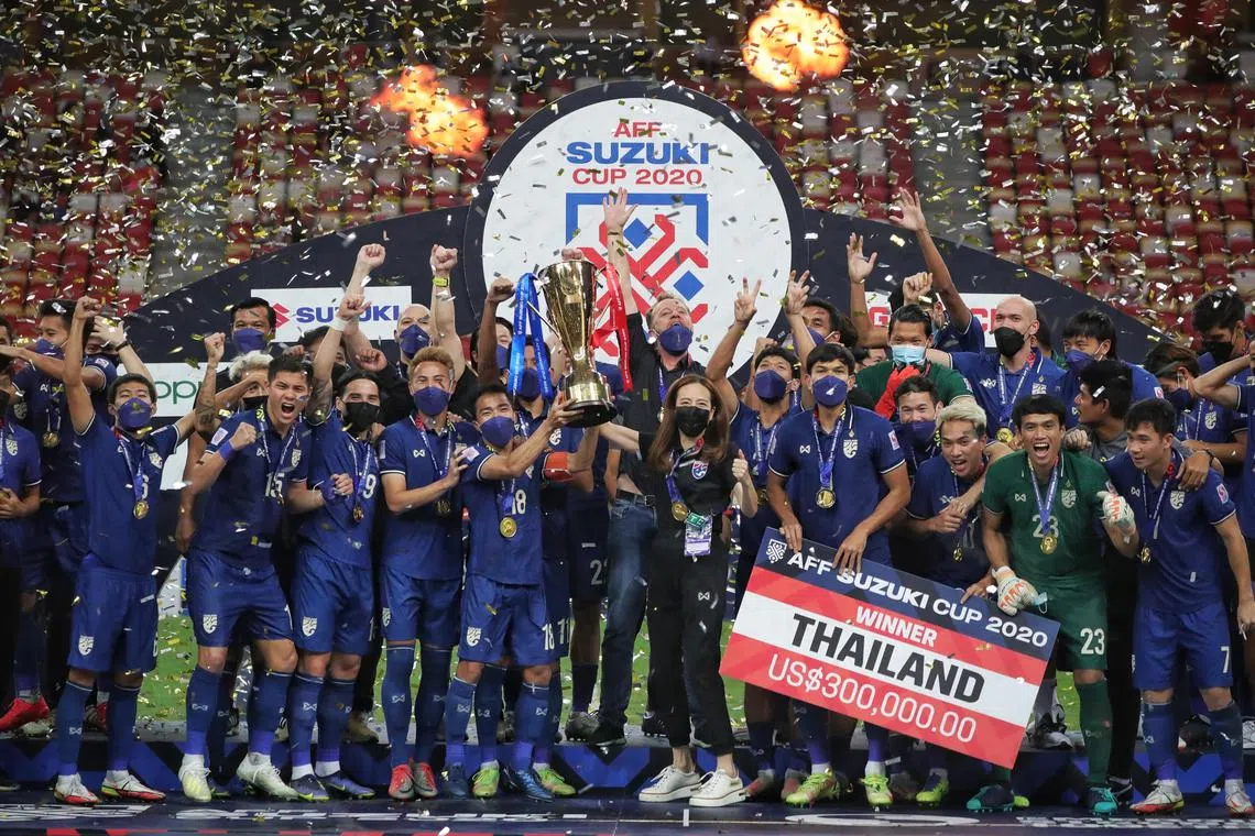 Thailand’s captain Chanathip Songkrasin (#18) and his teammates hoisting the trophy aloft after defeating Indonesia to win the AFF Suzuki Cup at the National Stadium on Jan 1, 2022. ST Photo: Kevin Lim
