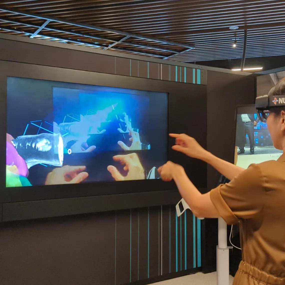 National University Hospital surgeons in Singapore have used the 5G-connected HoloLens 2 to assist with more than 50 heart, brain, spinal cord and liver surgeries to date - said to be a first in Southeast Asia. 