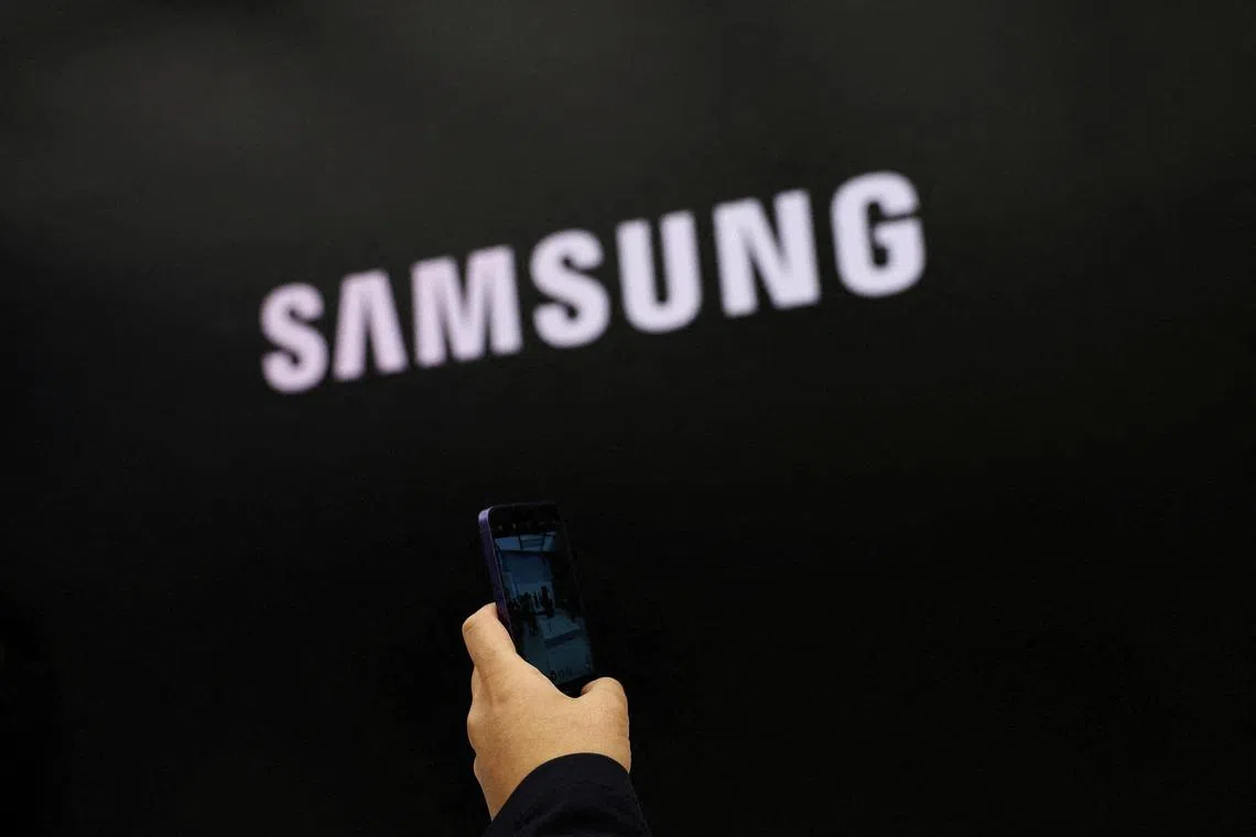 FILE PHOTO: FILE PHOTO: A visitor uses a Samsung Electronics' flagship smartphone Galaxy S24 during its unveiling ceremony in Seoul, South Korea, January 15, 2024. REUTERS/Kim Hong-Ji/File Photo