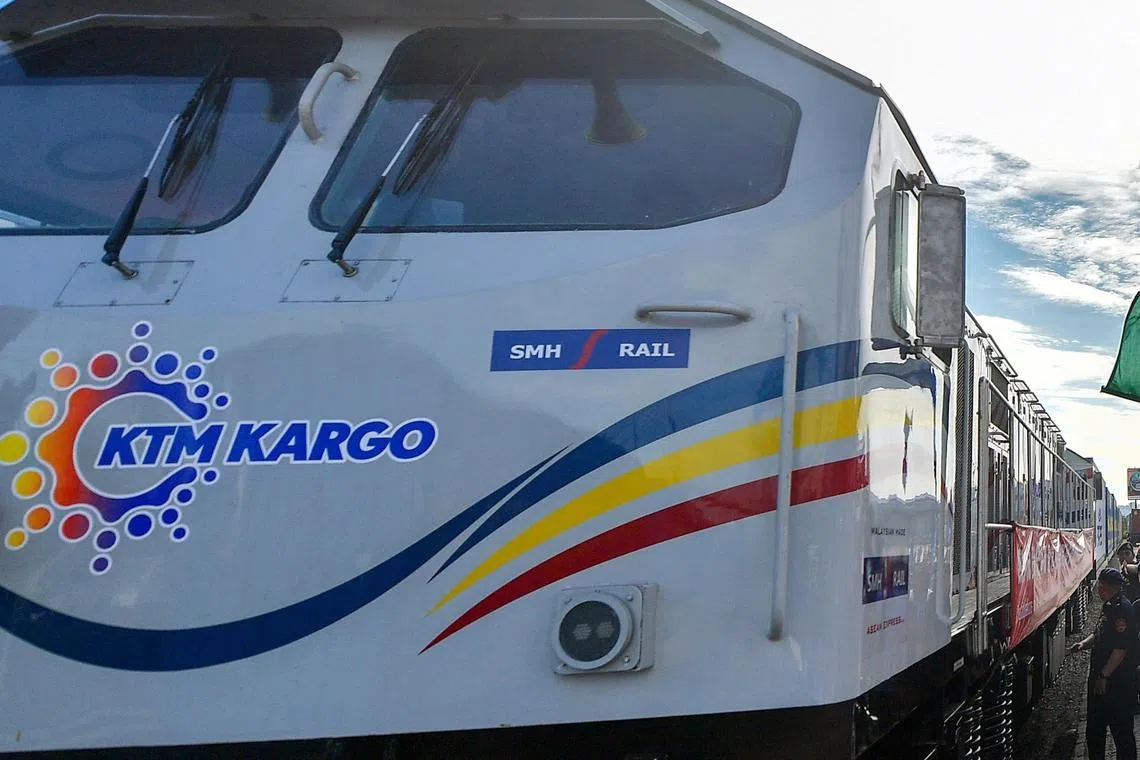 One person died and four others were injured after trespassing on the Keretapi Tanah Melayu Berhad (KTMB) rail line between Teluk Pulai and Klang, where they were struck by a train.