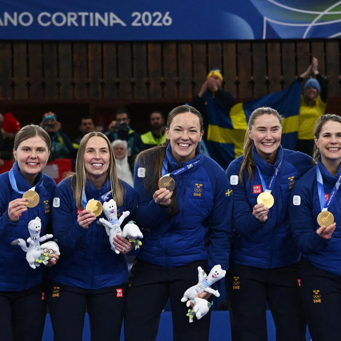 Milano Cortina 2026 Olympics - Curling - Women's Victory Ceremony - Cortina Curling Olympic Stadium, Cortina d'Ampezzo, Italy - February 22, 2026. Gold medallists Sofia Scharback of Sweden, Agnes Knochenhauer of Sweden, Sara McManus of Sweden, Anna Hasselborg of Sweden and Johanna Heldin of Sweden celebrate during the Women's Curling Victory Ceremony. REUTERS/Jennifer Lorenzini