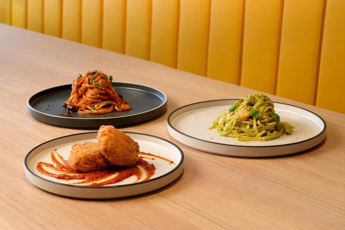 Acqua e Farina introduced a lunch menu in April 2026.