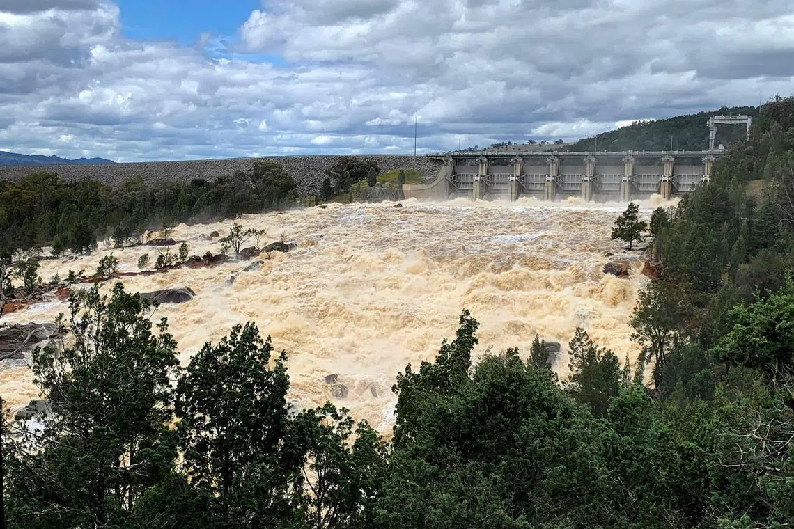 The Wyangala Dam burst its banks on Sunday night following heavy rains, spilling some 230,000 megalitres into water catchments near Eugowra on Monday.