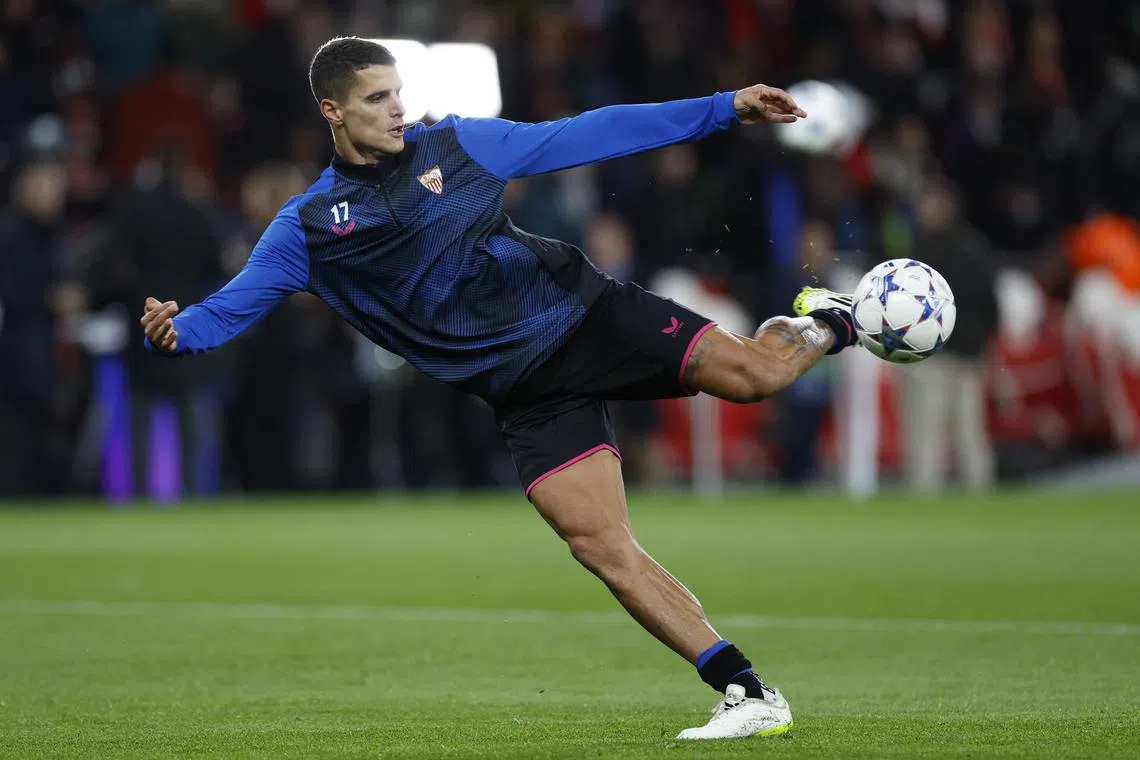FILE PHOTO: Soccer Football - Champions League - Group B - Arsenal v Sevilla - Emirates Stadium, London, Britain - November 8, 2023 Sevilla's Erik Lamela during the warm up before the match Action Images via Reuters/Peter Cziborra/File Photo