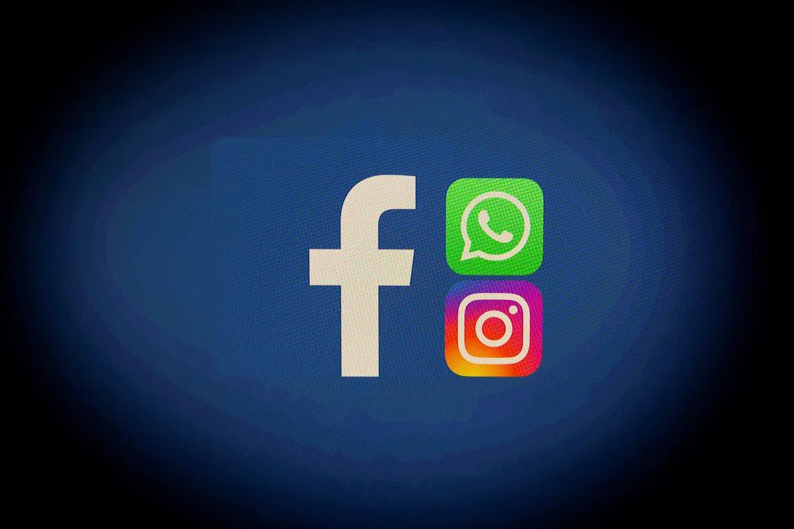 FILE PHOTO: Facebook, Whatsapp and Instagram logos are displayed in this illustration taken October 4, 2021. REUTERS/Dado Ruvic/Illustration/File Photo