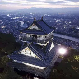 The city is accepting applications for the nighttime rental of Gifu Castle’s main keep on Nov 21. 