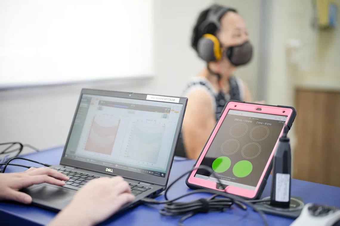 azhear12 - Patient Mdm Wong Foon Khwai getting an hearing assessment using the boothless audiometry protocol with NUH Senior Audiologist Ms Chon Qian Yu at Bukit Batok Polyclinic.


Credit: National University Hospital