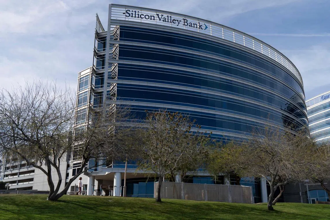 A Silicon Valley Bank office is seen in Tempe, Arizona, on March 14, 2023. - With hindsight, there were warning signs ahead of last week's spectacular collapse of Silicon Valley Bank, missed not only by investors, but by bank regulators. Just why the oversight failed remained a hot question among banking experts, with some focusing on the weakness of US rules. (Photo by REBECCA NOBLE / AFP)