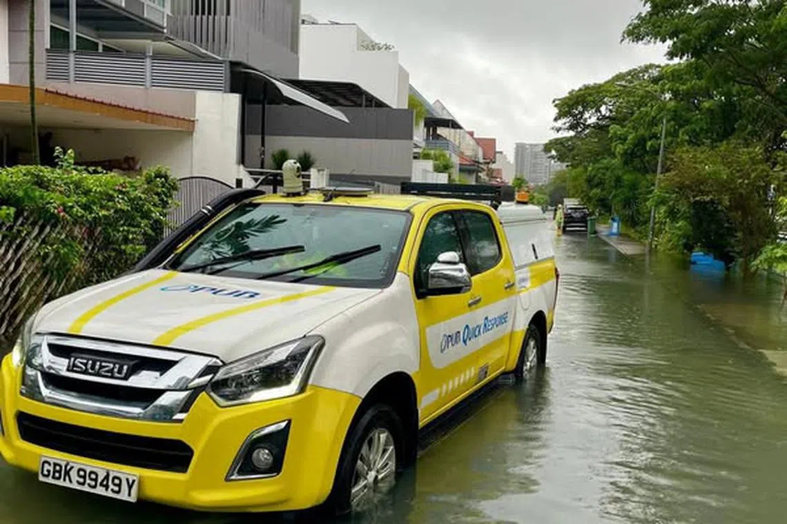 PUB issued several flood risk flood risk warnings in locations such as Jalan Seaview, the junction of Mountbatten Road and Tanjong Katong South Road, as well as Jalan Pokok Serunai. 