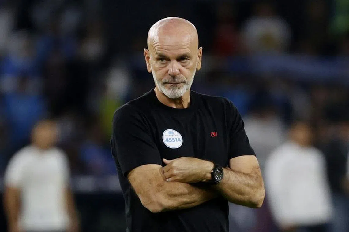 Soccer Football - Serie A - Napoli v AC Milan - Stadio Diego Armando Maradona, Naples, Italy - October 29, 2023 AC Milan coach Stefano Pioli during the warm up before the match REUTERS/Ciro De Luca/ File photo