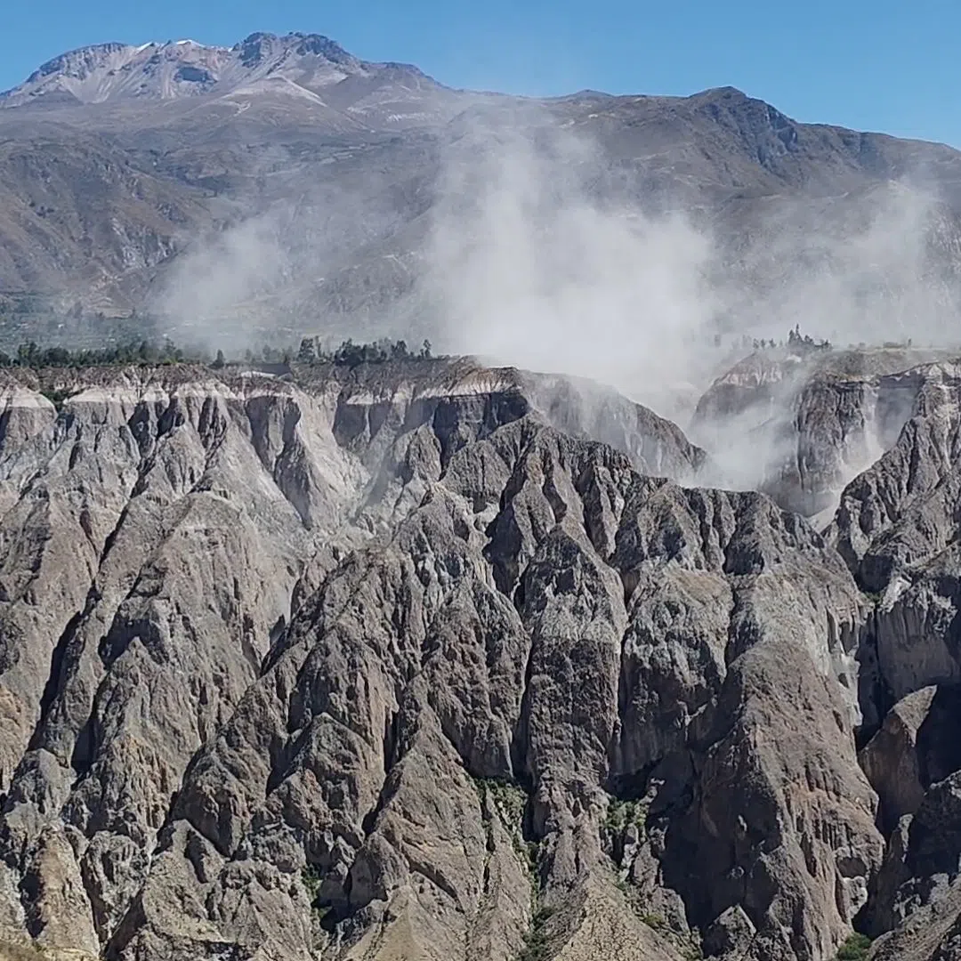 Dust floats in the air, following an earthquake in Pausa, Peru, August 20, 2026, in this frame taken from a video. Radio Pauza en la Noticia/via REUTERS