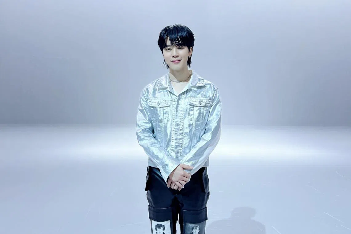 BTS' Jimin became the first South Korean solo artist to top the American Billboard Hot 100 songa chart with his new number Like Crazy.

