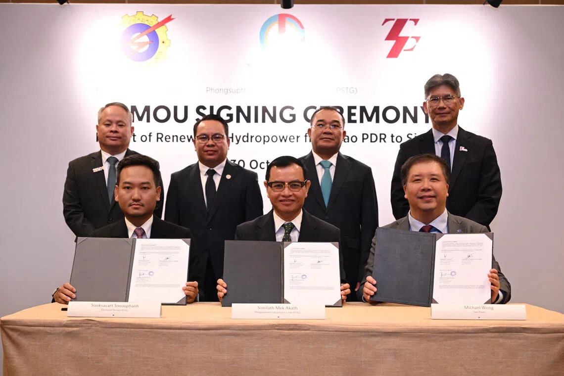 Signing of the memorandum of understanding between Tuas Power, Electricite Du Laos and Phongsupthavy Group to explore up to 500 MW of hydropower supply from Lao PDR at SIEW 2026.