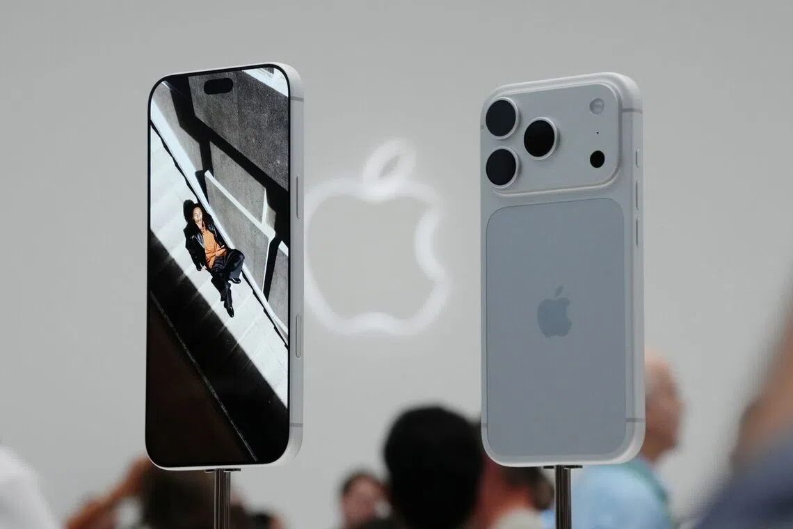 Apple iPhone 18 Pro Max (left) and Pro smartphones.