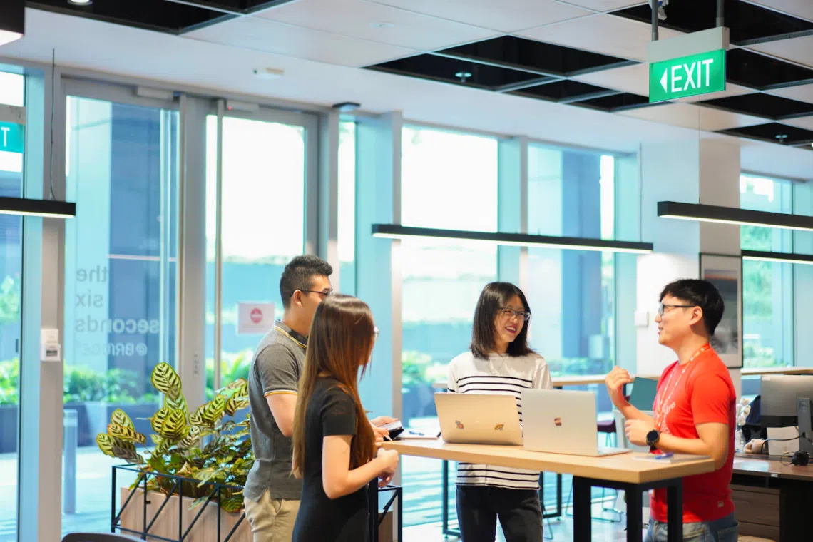 Shopee sellers sharing ideas during the mentorship programme 