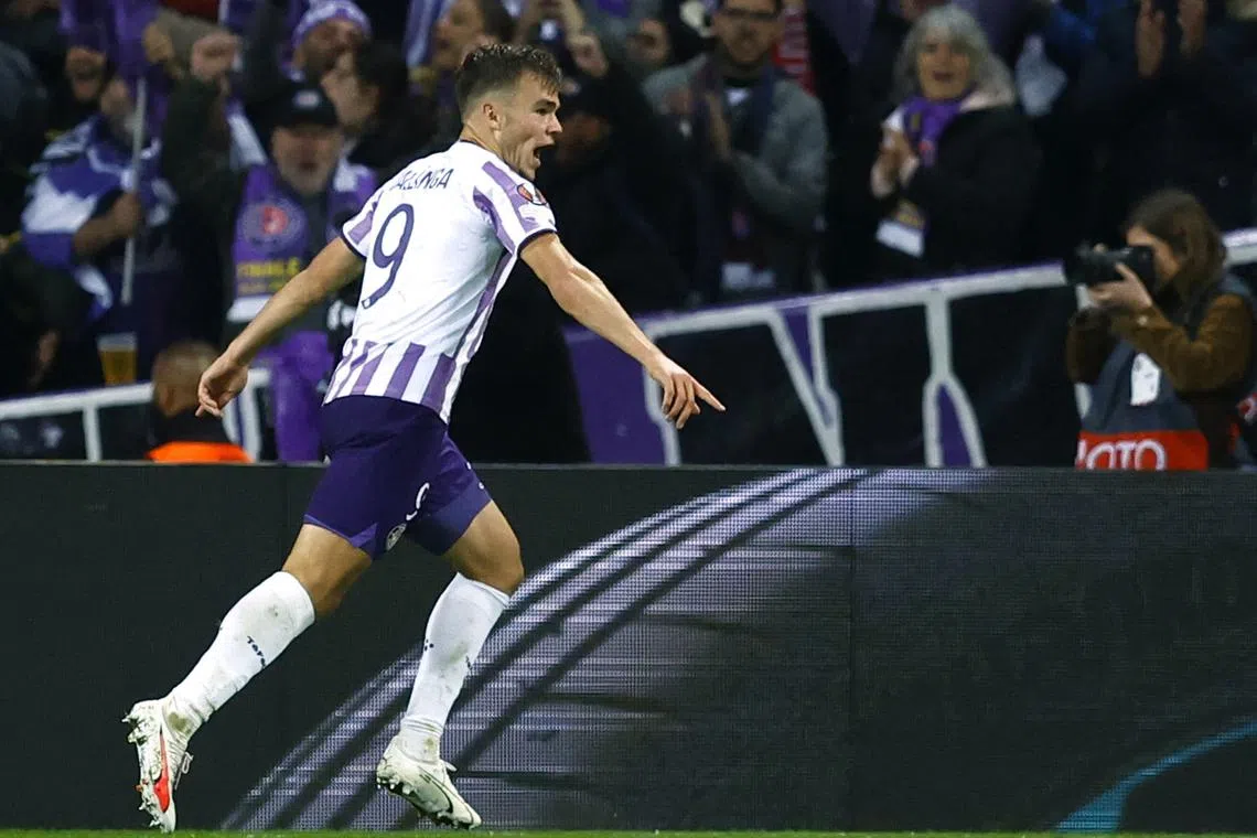 FILE PHOTO: Soccer Football - Europa League - Group E - Toulouse v Liverpool - Stadium Municipal de Toulouse, Toulouse, France - November 9, 2023 Toulouse's Thijs Dallinga celebrates scoring their second goal REUTERS/Stephane Mahe/File Photo