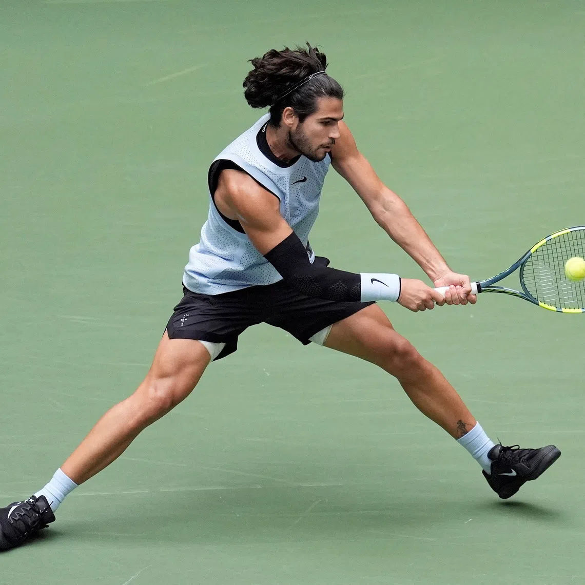 Tennis - U.S. Open - Flushing Meadows, New York, United States - September 6, 2026 Spain's Carlos Alcaraz in action during his round of 16 match against Tommy Paul of the U.S. REUTERS/Eduardo Munoz