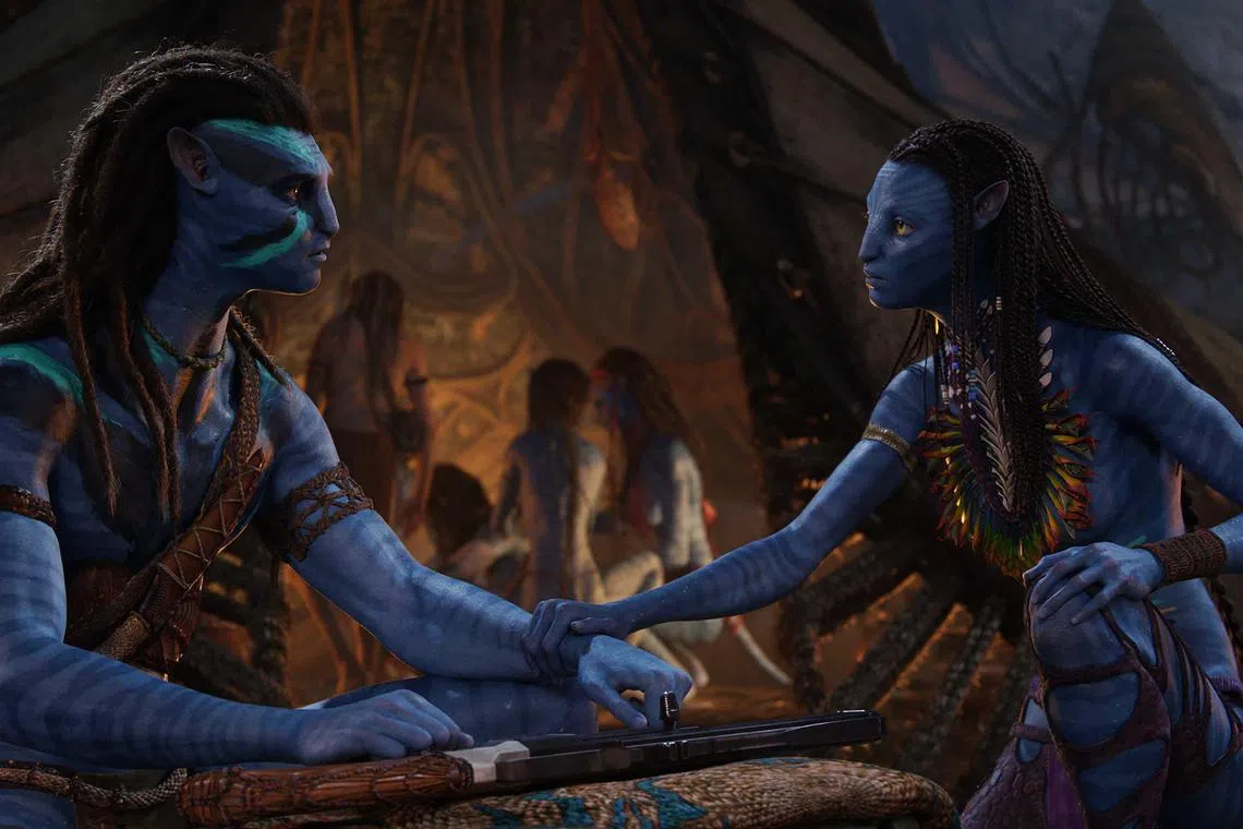 jowater08 - (L-R): Jake Sully (Sam Worthington) and Neytiri (Zoe Saldana) in 20th Century Studios' AVATAR: THE WAY OF WATER. source: The Walt Disney Company