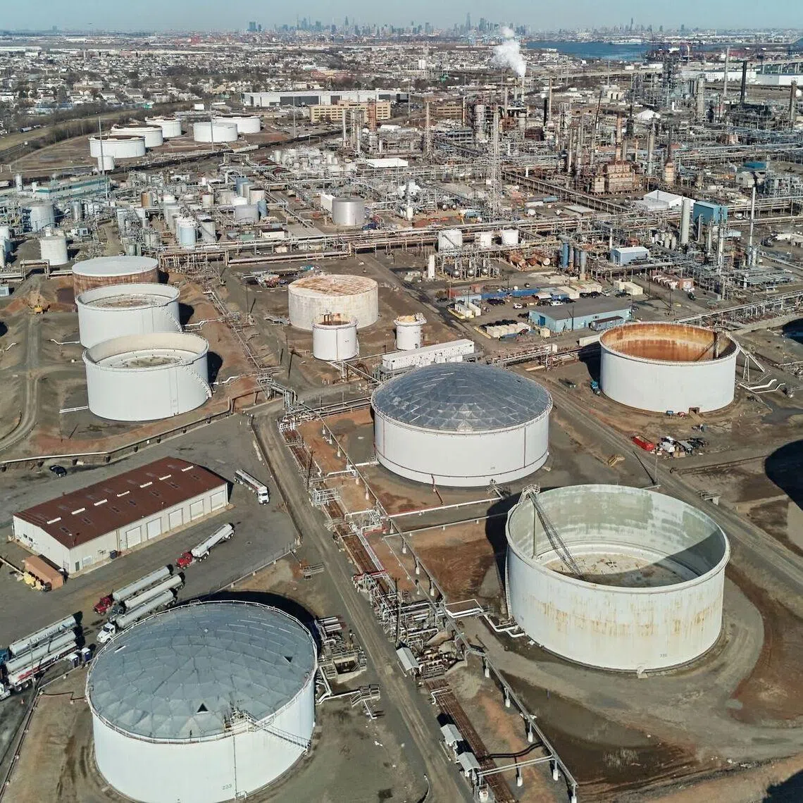 US President Donald Trump said at a news conference in Florida that he plans to waive oil-related sanction.