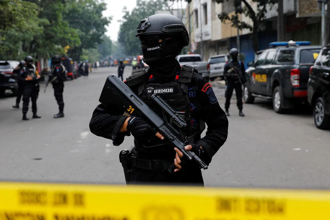 FILE PHOTO: An armed police officer stands guard following a blast at a district police station, that according to authorities was a suspected suicide bombing, in Bandung, West Java province, Indonesia, December 7, 2022.  REUTERS/Willy Kurniawan/File Photo