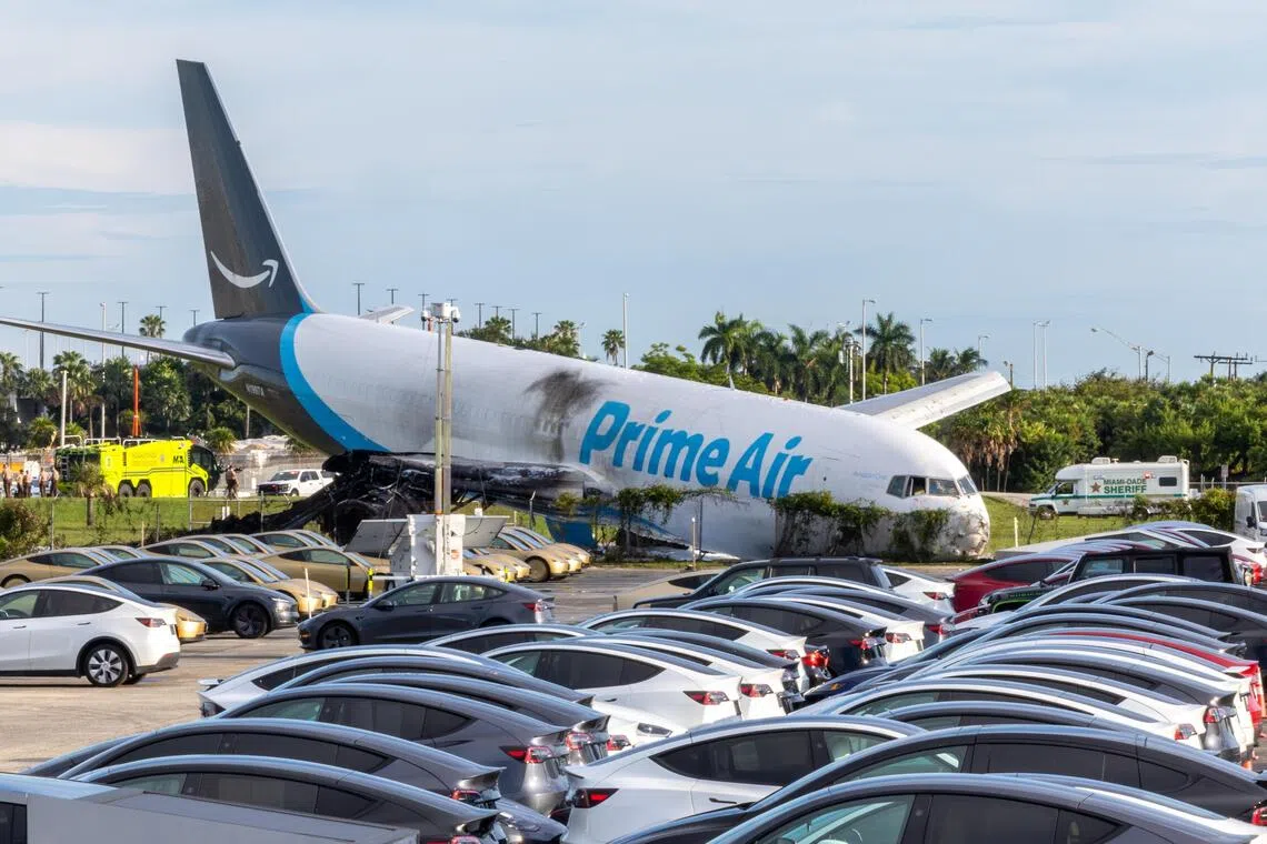 epa13218547 An Amazon Prime Air cargo plane sits on its nose after it overshot the runway at Miami International Airport in Miami, Florida,  USA, 06 September 2026.  EPA/D.A. VARELA