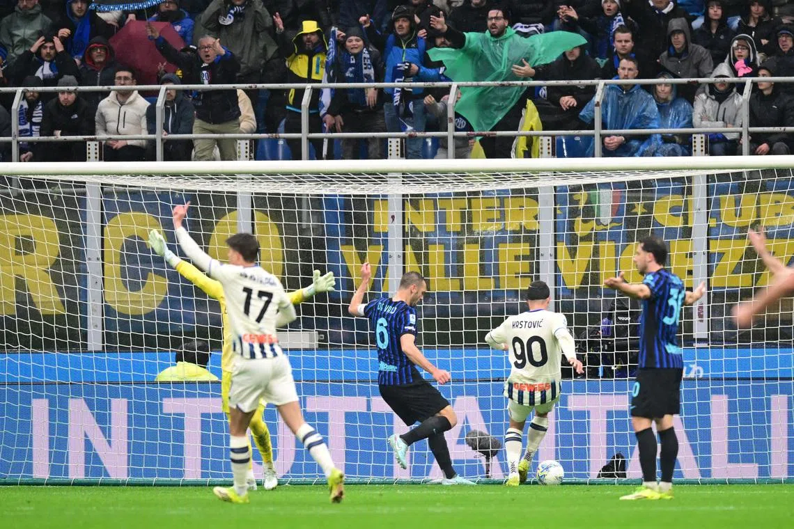 Soccer Football - Serie A - Inter Milan v Atalanta - San Siro, Milan, Italy - March 14, 2026 Atalanta's Nikola Krstovic scores their first goal REUTERS/Daniele Mascolo