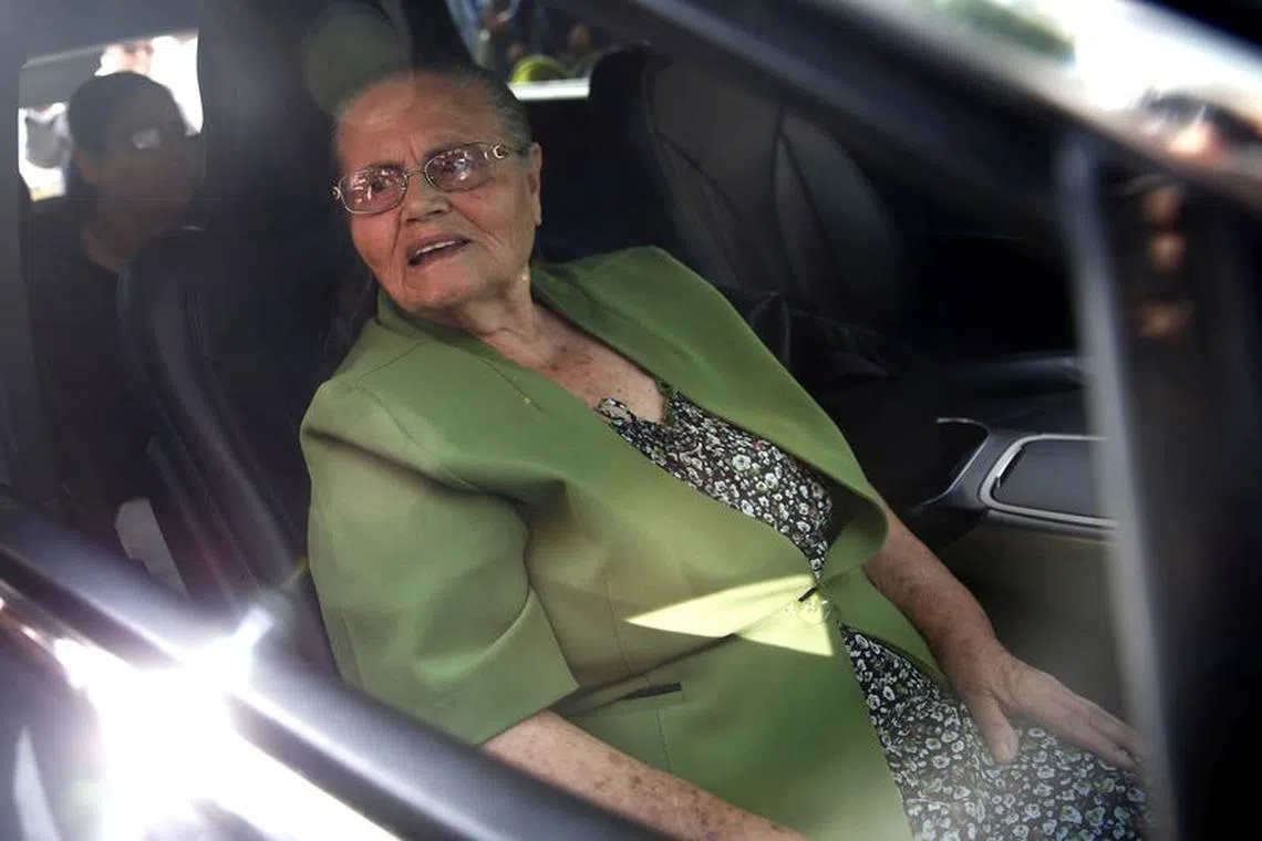 FILE PHOTO: Consuelo Loera, mother of the Mexican drug lord Joaquin 'El Chapo' Guzman, leaves from the U.S. embassy after requesting a humanitarian visa so she can visit her imprisoned son, in Mexico City, Mexico June 1, 2019. REUTERS/Edgard Garrido/FILE PHOTO
