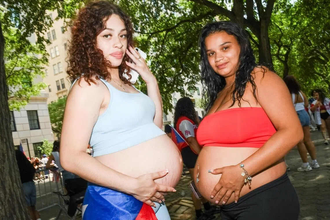 Ereshka Garcia, and Aricelis Medina at the Puerto Rican Day Parade in New York. Pregnant women going the Rihanna route: reveal, style and exalt a new, if temporary, silhouette.