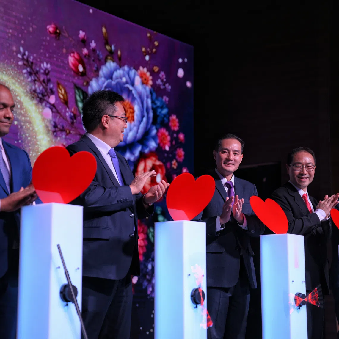 Senior Minister of State for Health Tan Kiat How (third from left) launches CIPHER at the 6th NHCS Heart to Heart Gala on Oct 16. Pictured with him are (left to right) Assistant Professor Chrishan Ramachandra, Deputy Director, CIPHER; Professor Derek Hausenloy, Director, CIPHER; Professor Yeo Khung Keong, CEO, NHCS; and Professor Ronald Li, Founder, Chairman and CEO, Medera Inc..