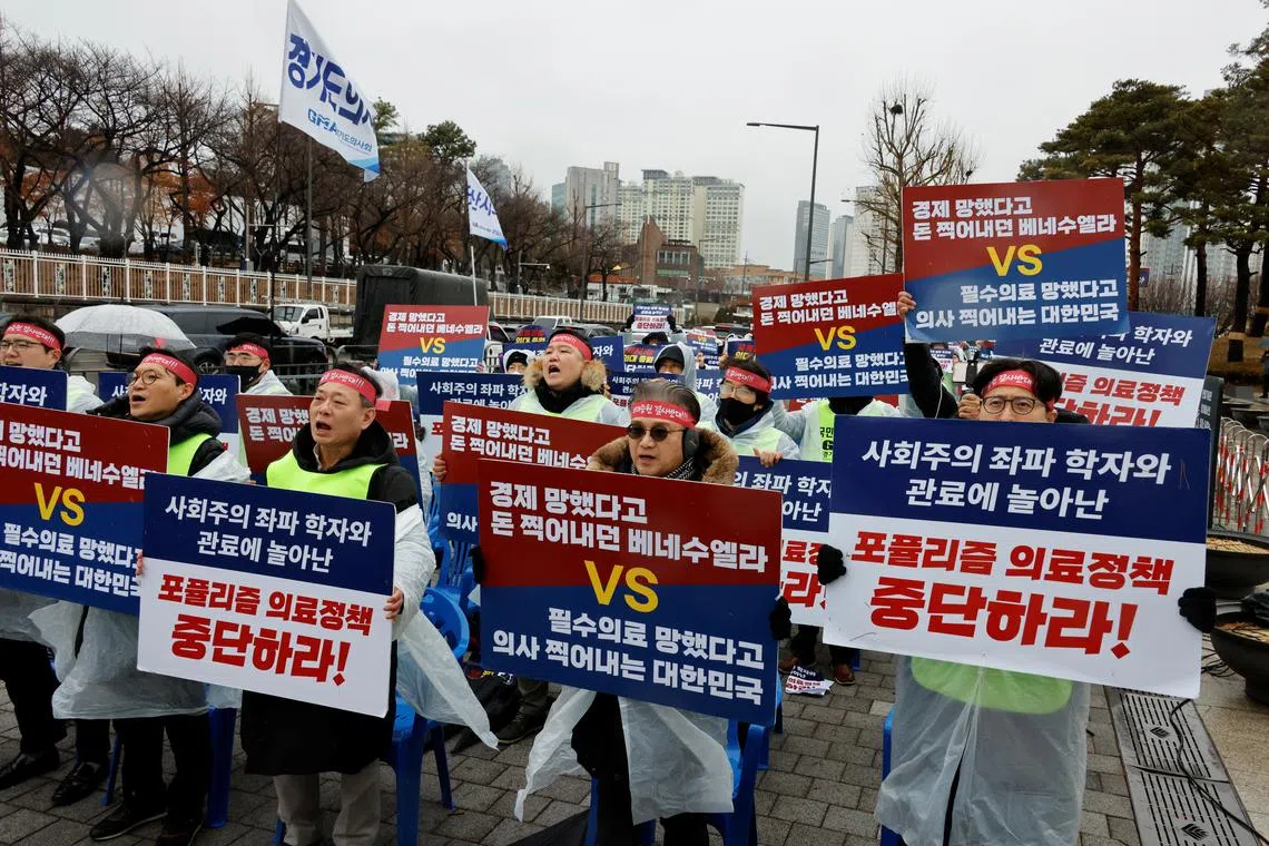 Doctors and Medical workers take part in a protest against a plan to admit more students to medical school, in front of the Presidential Office in Seoul, South Korea, February 21, 2024. REUTERS/Kim Soo-Hyeon