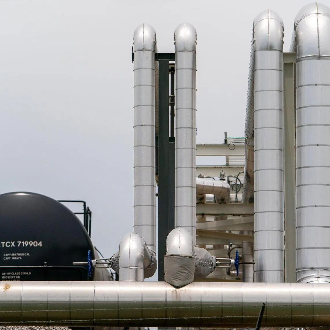 Brent crude climbed 1.4 per cent to US$8.72 a barrel as at 7.25am Singapore time, while US crude surged 2.8 per cent to US$78.75.