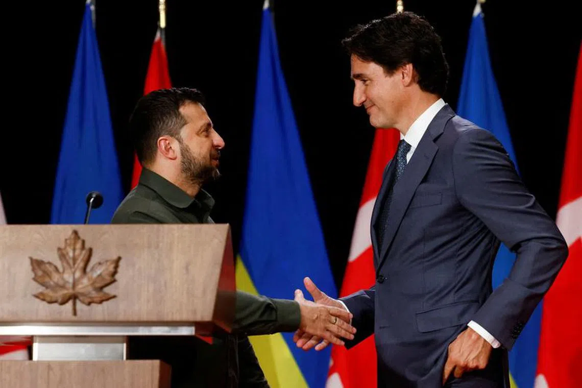 FILE PHOTO: Ukraine's President Volodymyr Zelenskiy shakes hands with Canadian Prime Minister Justin Trudeau, as they attend a joint press conference, in Ottawa, Ontario, Canada September 22, 2023. REUTERS/Blair Gable/File Photo