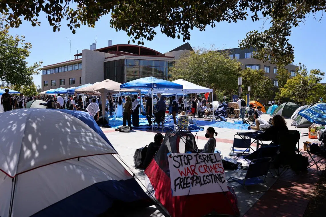 Protesters gather in support of Palestinians in Gaza, on the campus of the University of California, Irvine, as the conflict between Israel and the Palestinian Islamist group Hamas continues, in Irvine, California, U.S., April 30, 2024. REUTERS/Mike Blake/ File Photo