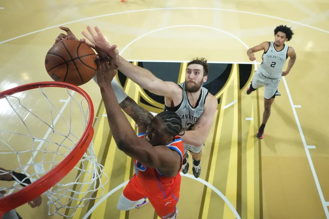 Oklahoma City Thunder guard Jalen Williams and San Antonio Spurs center Luke Kornet battle for the rebound during the second half at T-Mobile Arena.