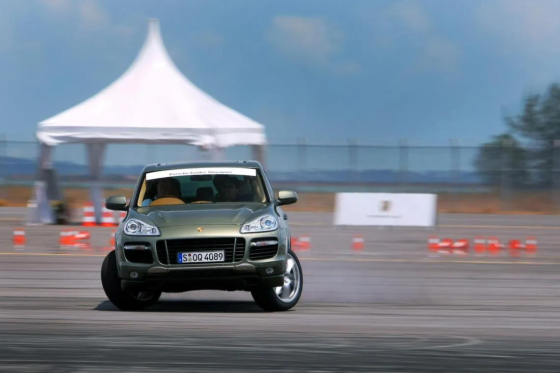 Shock prevention: Dampers keep pronounced body movements at bay.